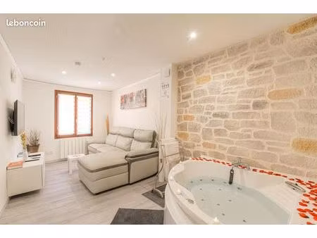 maison de ville entièrement rénovée – vendue meublée et prête à exploiter