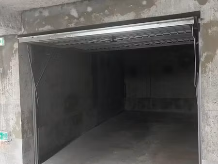 grand garage fermé à louer – résidence eden park