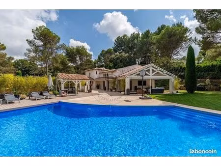 villa 10 pièces 360 m²