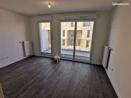 studio lumineux 26 m² à louer – cergy