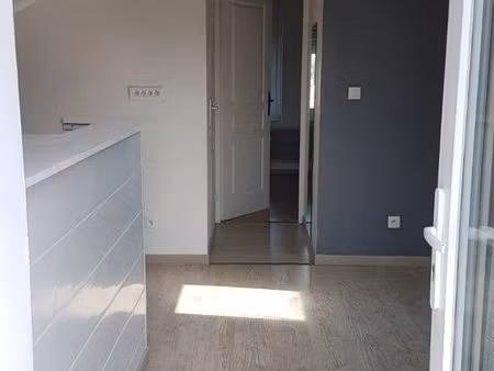 loue f2 mansardé de 45 m² avec terrasse