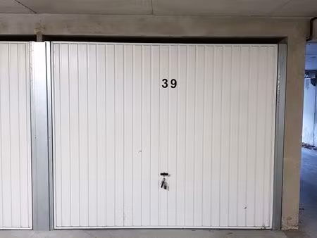 garage proche gare dans résidence récente