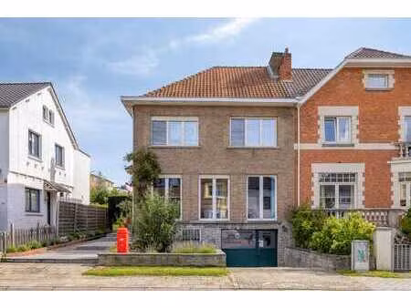 maison familiale avec jardin et espace professionnel