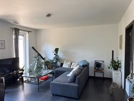appartement à louer à rue hubert penet 40 mettet (vbe46066)