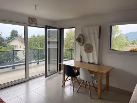 pringy : appartement t2 de 41 m2 avec balcon résidence 201