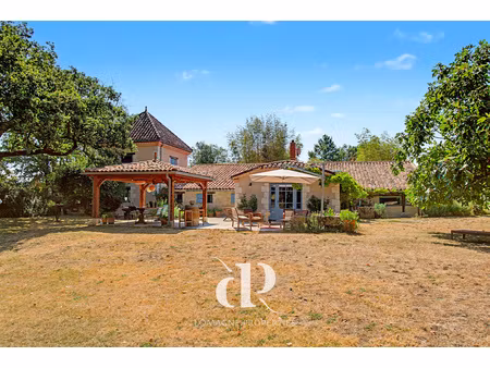 une maison de caractère dans un hameau paisible