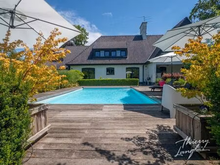 villa d'architecte rénovée avec piscine chauffée à proximité