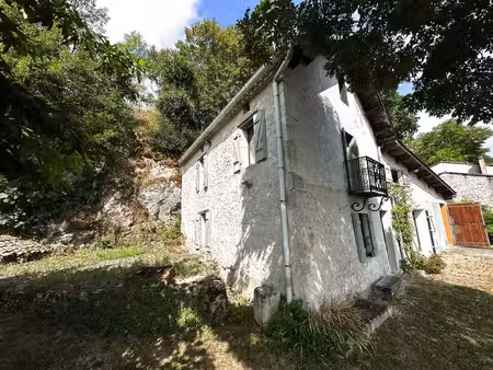 maison avec jardin et vue sur la vallée à roquecor