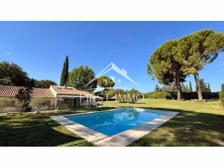 élégante propriété meublée avec piscine  aux portes d'aix-en-provence