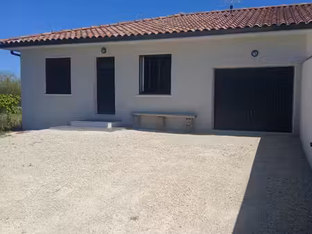 à louer – maison t3 de plain-pied avec garage  climatisation et jardin