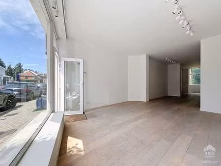 rez-de-chaussée commercial à louer à uccle