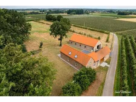 charmante maison rénovée avec bâtiment de l'écurie sur envi