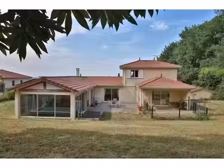 location meublée maison 6 pièces 227.19 m² à diémoz (38790)  2 550 €