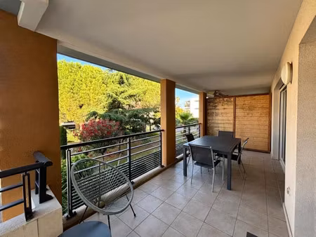 location meublée appartement 3 pièces 70 m² à frejus (83600)  1 270 €