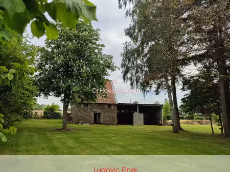 hangar- atelier-batiment et ancienne maison en pierres à rénover.