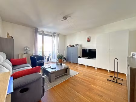 t2 avec balcon dans belle copropriété 'le laureat'
