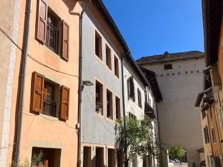 location meublée maison 3 pièces 83.6 m² à crémieu (38460)  850 €