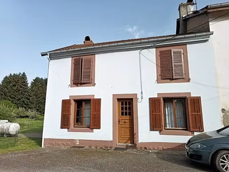 a 25 km de schirmeck maison de village mitoyenne avec hangar sur celles sur plaine – envir