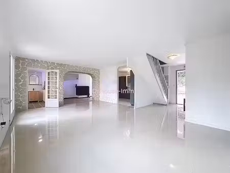 location maison 6 pièces 135 m² à villabé (91100)  1 830 €