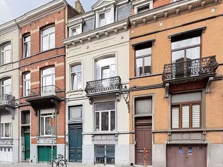 maison à louer avec terrasse et jardin   saint-gilles (vbe46121)