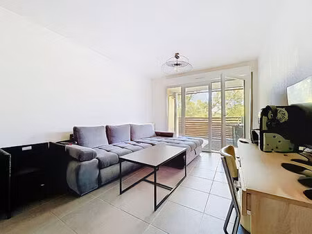 juvignac - t2 loué - terrasse  vue garrigue et parking - investissement locatif