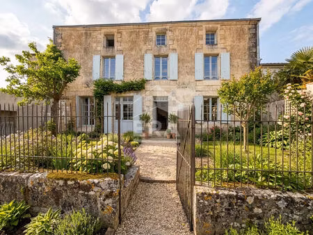 maison de ville de caractère avec terrain constructible au coeur de villiers-en-plaine - 1