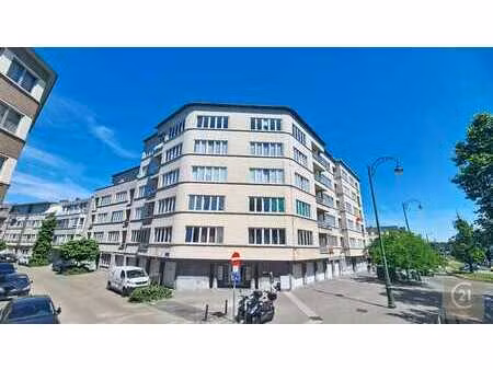 spacieux appartement 2 chambres de 100 m² avec terrasse  cav