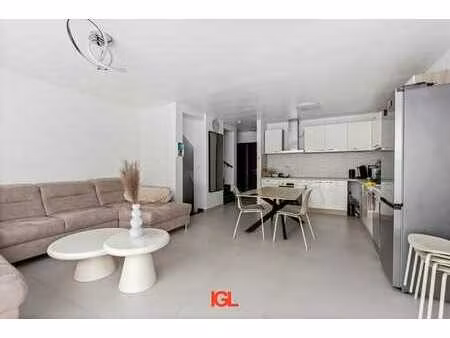 grand et récent appartement duplex avec terrasse ensoleil...