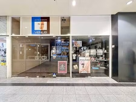 ensemble de 2 rez-de-chaussée commerciaux