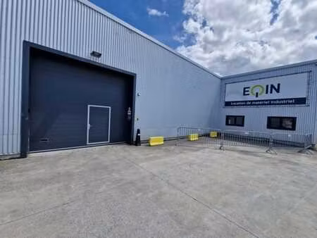 entrepôt de 750m² avec bureaux