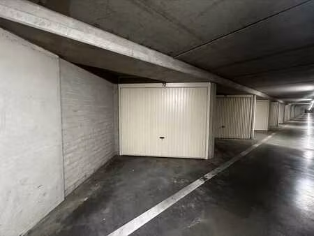 box garage fermé à louer à blankenberge