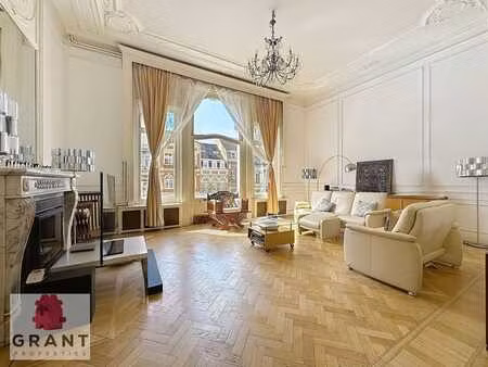 hôtel de maître de +- 550m²  jardin et arrière maison de +-1