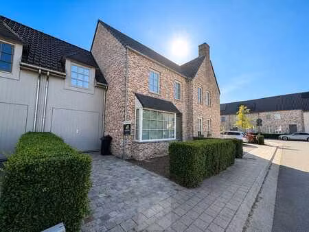 ruime  recente gezinswoning met 5 slpk’s en garage