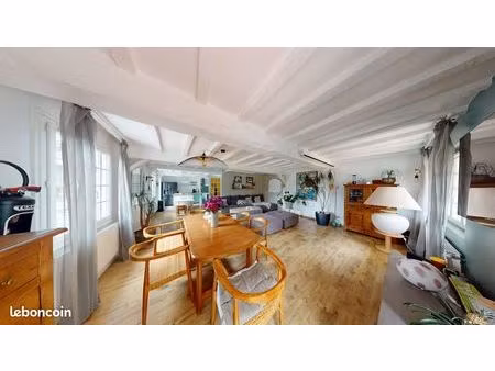 maison 7 pièces 232 m²