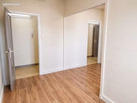 appartement t2 – 32 m² – dernier étage avec ascenseur – vue cathédrale – clermont-ferrand