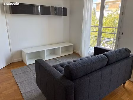 2 pièces avec parking et cave  quartier des bruyères