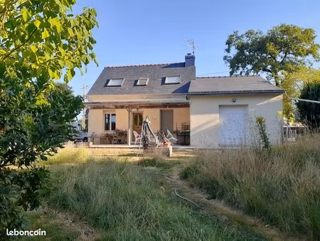 maison individuelle rénovée – 3 chambres – terrain de 3 000 m² – sans vis-à-vis – centre b