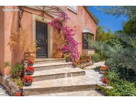villa 5 pièces 140 m²