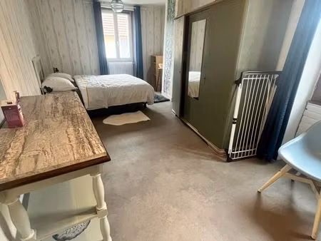 f2 dans belle maison en pierre meulière