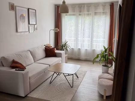 appartement t2 rénové 47 m² avec balcon