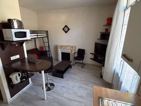rare : studio meublé avec balcon – électricité incluse - plein centre ville de tours