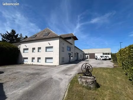 entrepôt stockage bureaux à louer divisibles