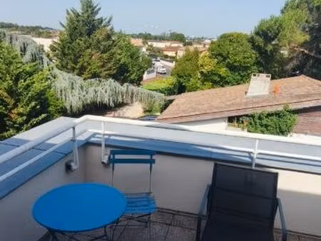 a louer - t2 meublé 46m2 avec terrasse et parking - bruges