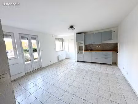 particulier loue t2 de 35m² avec courette privative 77500 chelles