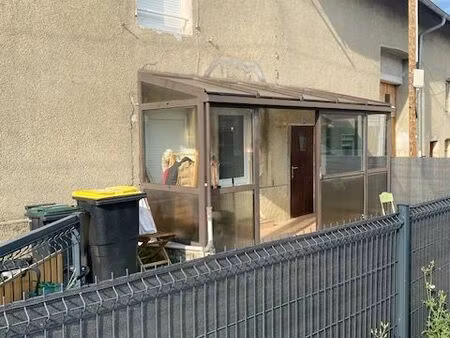 appartement dans maison de village