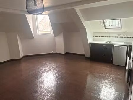 studio 28 m² – centre-ville de guer – disponible le 31 août