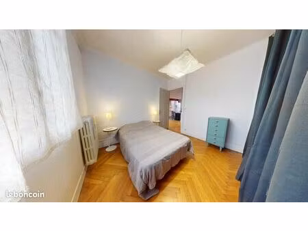 t2 meublé de 52m² avec balcon a la rue godefroy  lyon 69006