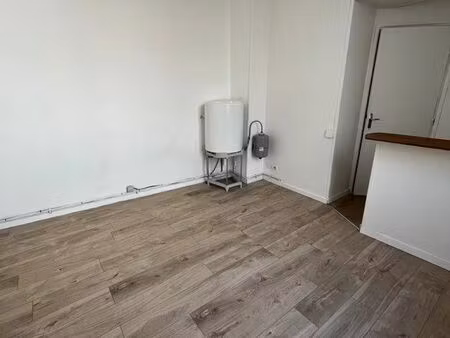 studio centre ville a louer st-quentin 02