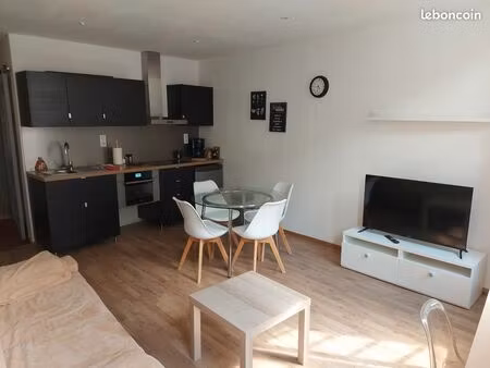 studio meublé & climatisé de 35 m² – centre historique de villeneuve-lès-avignon