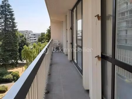 appartement 4 pieces lumineux avec balcon et parking